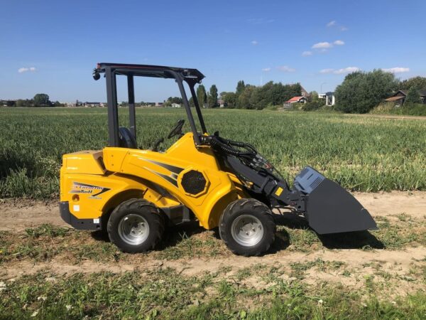 Eurotrac T11 mit Avant / Multione Aufnahme – Bild 3